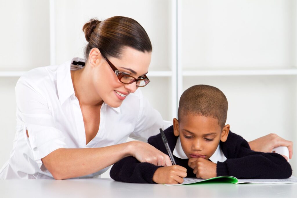 Live-out English Speaking Nanny, 3 Tutors Needed in Dubai